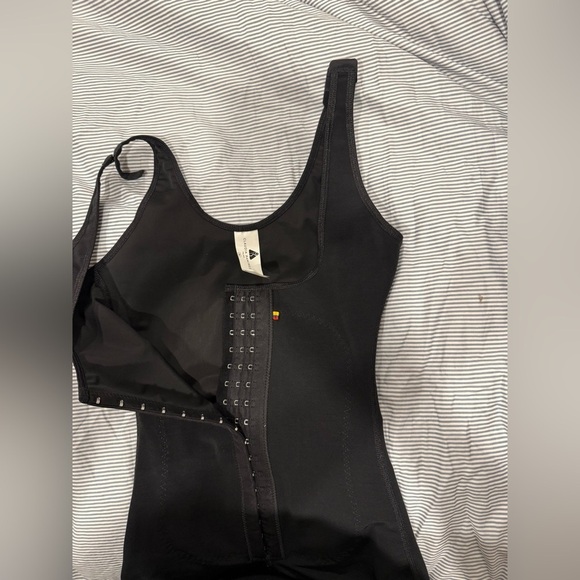 CLAUDIA RAMIREZ Fajas Black Shapewear Bodysuit with Lace Trim - Picture 6 of 10